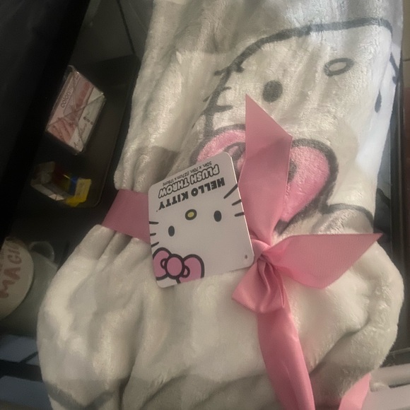 Hello Kitty Blanket - Picture 6 of 8
